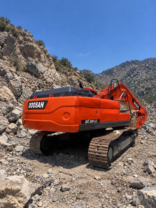 DOOSAN DX300 Sotiladi