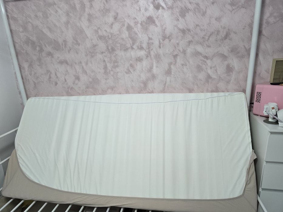 Pat cu baldachin +saltea+8 metri perdea