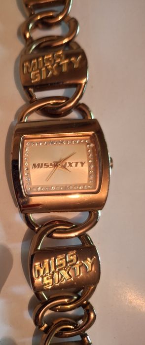 Златист часовник