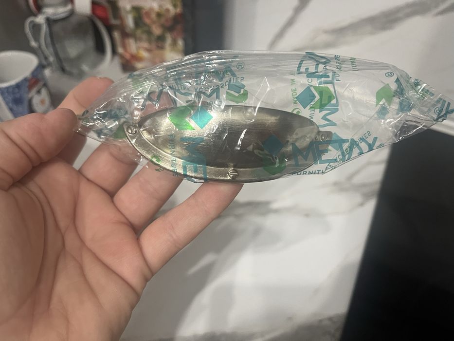 Дръжки за кухненска мебел – 17 бр. Цена: 17 лв.