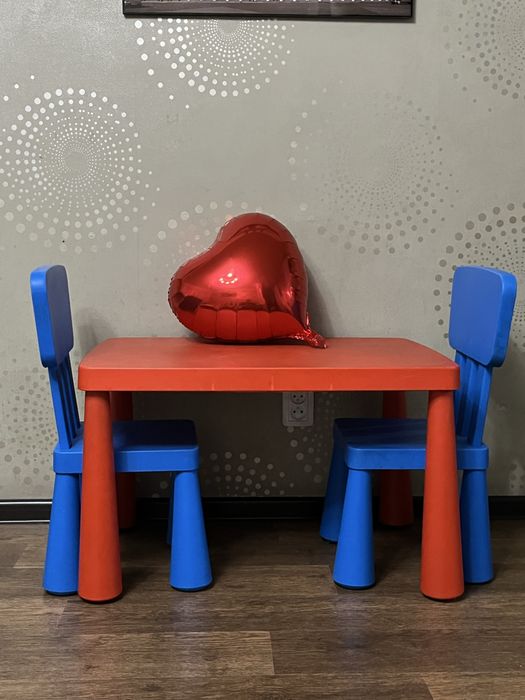 Детский стол и стульчик