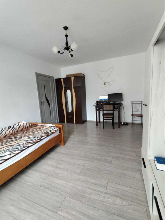 Caut coleg pe apartament în apartament cu 2 camere
