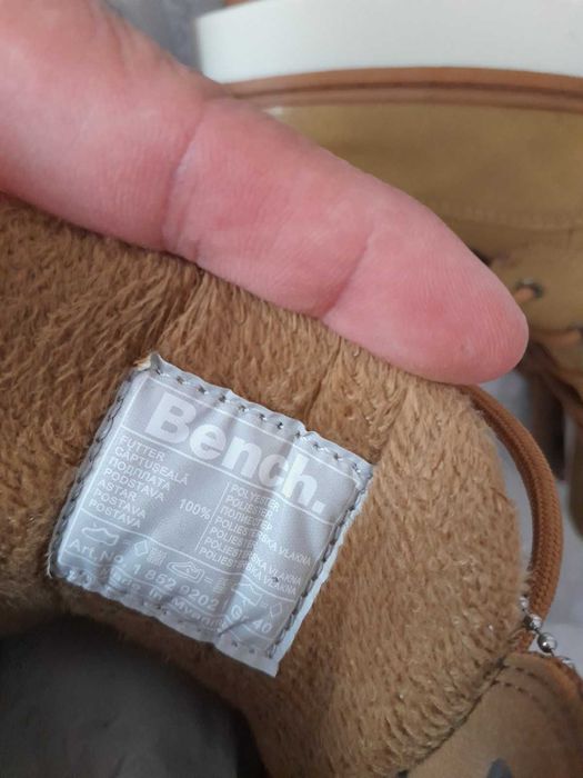 Нови зимни обувки / боти Bench , 40 номер