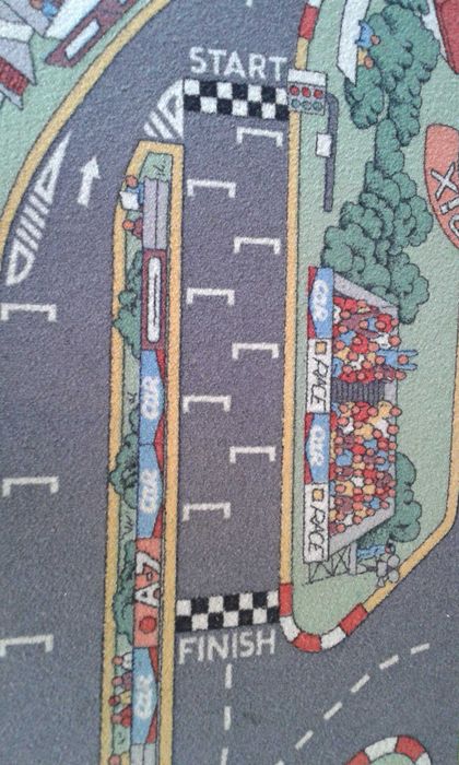 Детски килим-писта