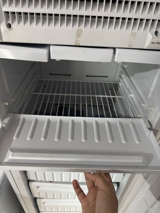 Продается морозильник indesit