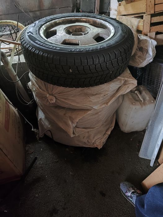 Продам комплект зимних колес