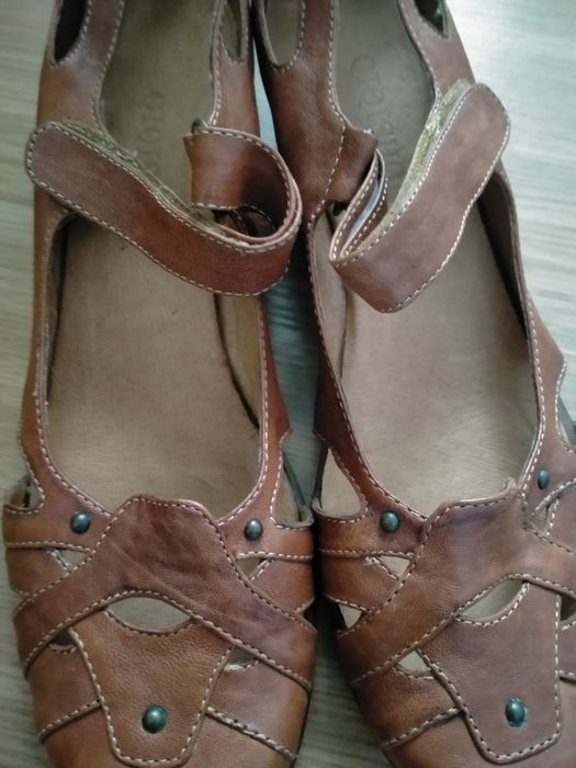 Продам женскую обувь