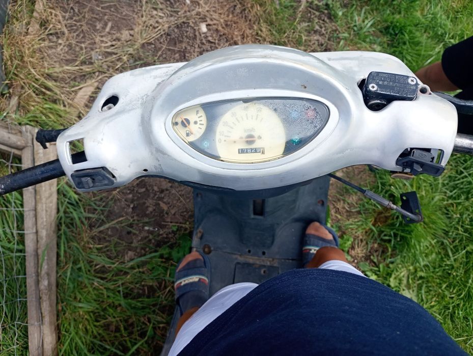 Vand scuter  de piese