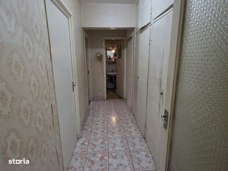 Piata Muncii, 5 minute metrou, chiar pe Basarabia, stradal,