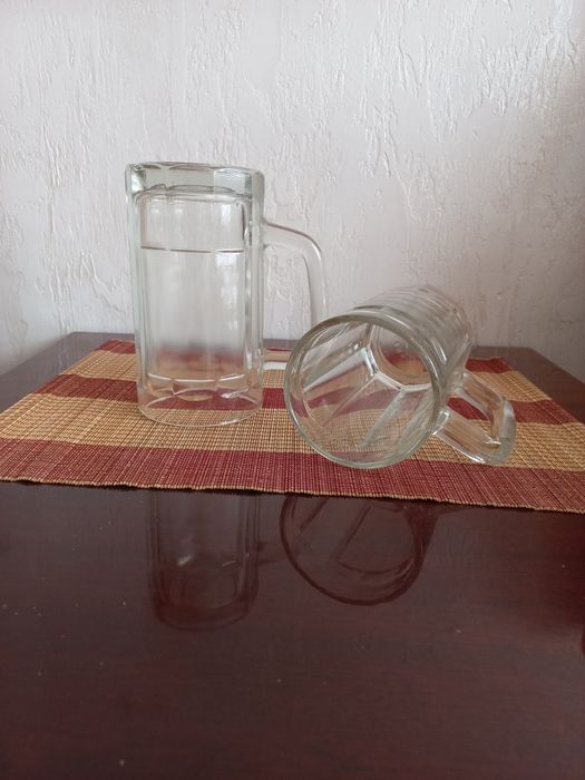 Две пивные кружки