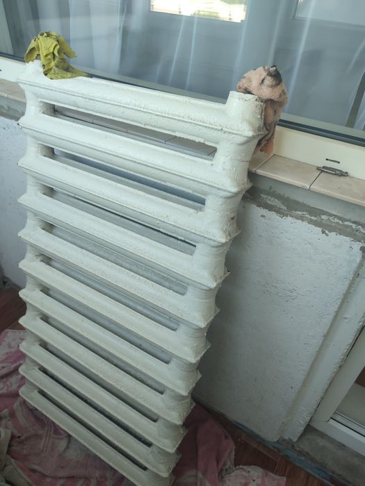 Продаю чугунную батарею ( радиатор)