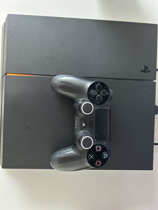 Продам Ps 4 в хорошем состоянии
