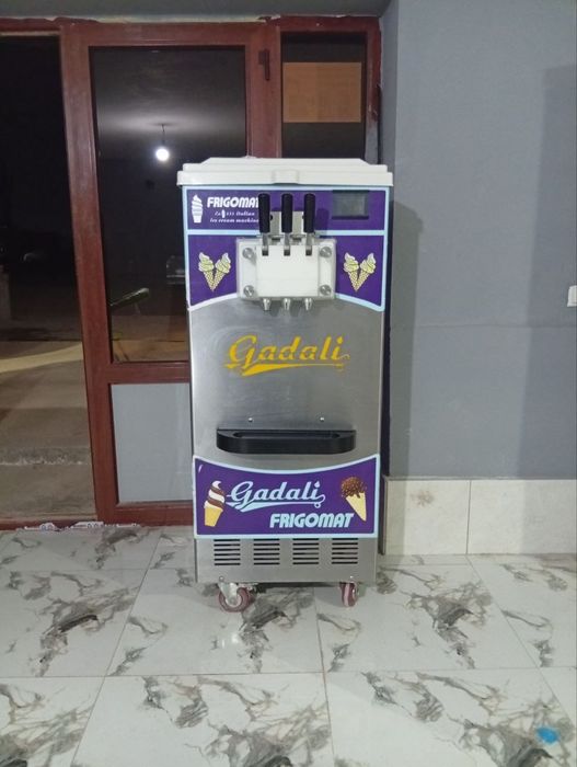 Мороженое аппарат. Сотилади