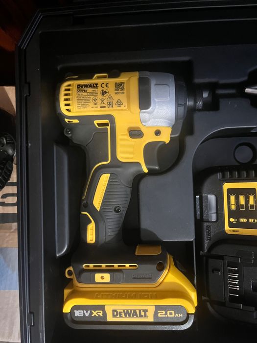 Безчетков Комплект Dewalt 18V XR DCF787 DCD778 нови