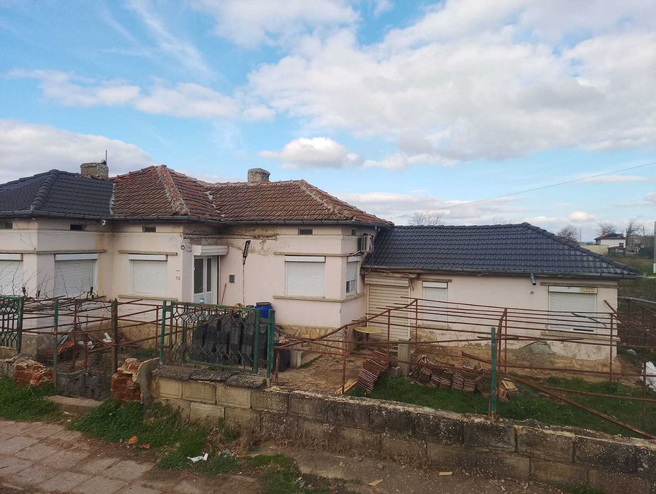 Къща в центъра на Карапелит