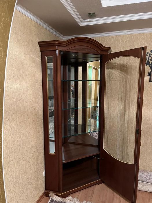 Продам шкаф в отличном состоянии. Дерево.