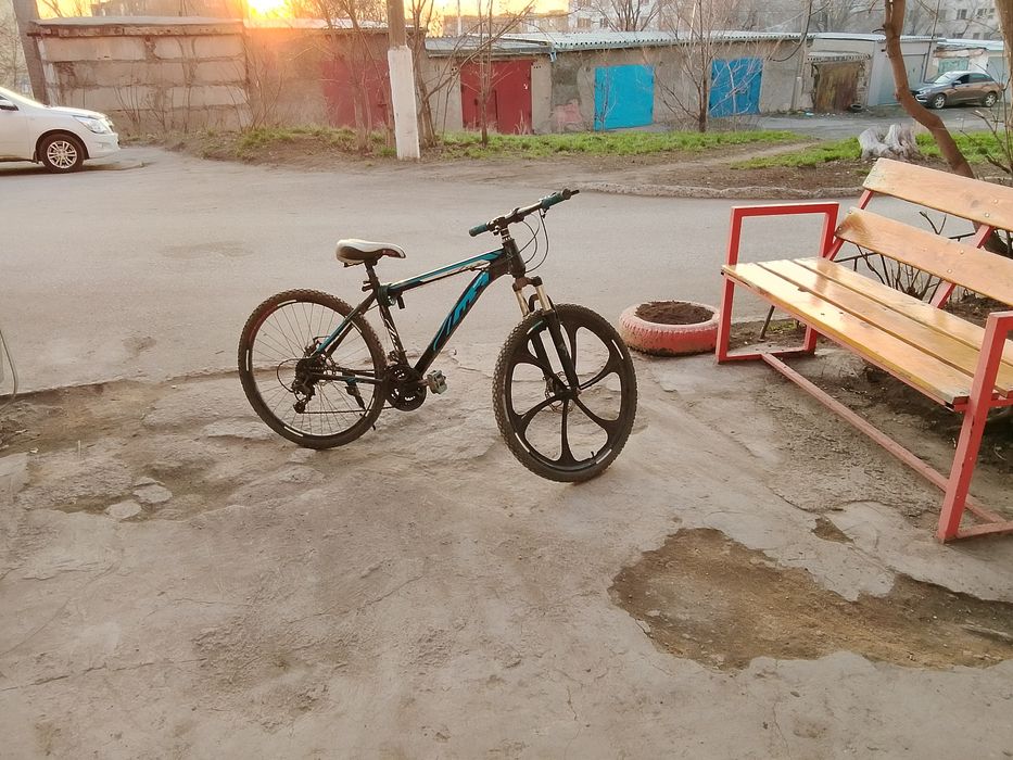 В подарок гитара Велосипед в хорошем состоянии