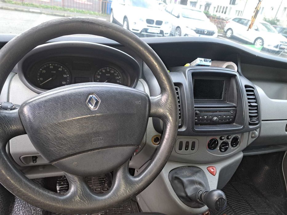RENAULT Trafic 2011 — imagine 2