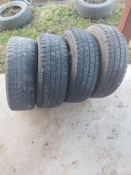 Vând cauciucuri cu jante pt vw t4,195 70 15c