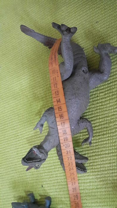 Pachet 6 dinozauri colorati diferite specii