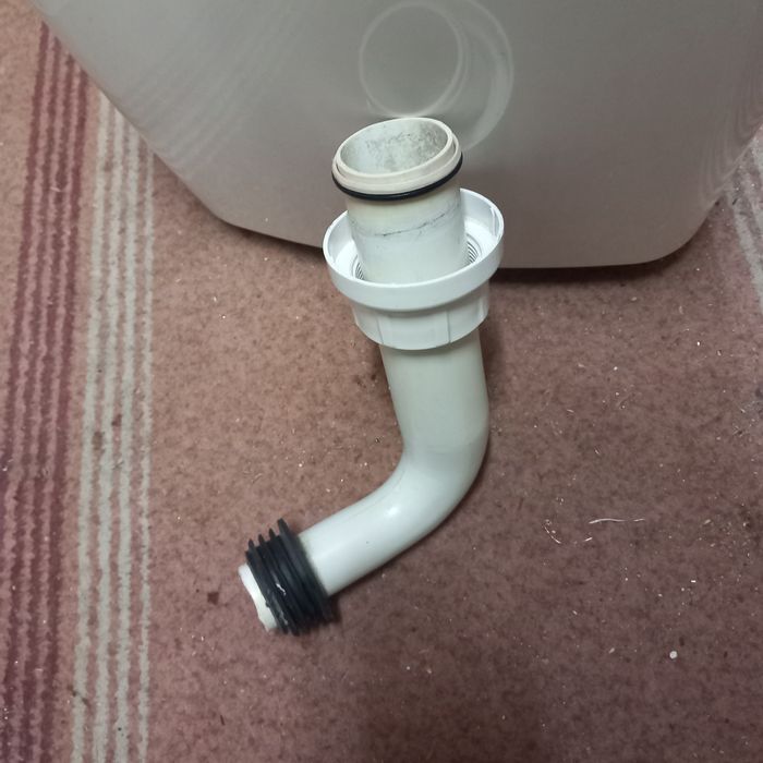 Продавам WC казанче и Още