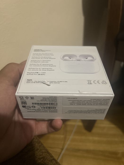 Продаю Airpods pro оригинал новые!