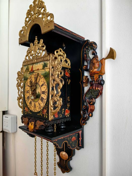 ceas de perete FRANZ HERMLE,cu greutati,cu sirene sculptate