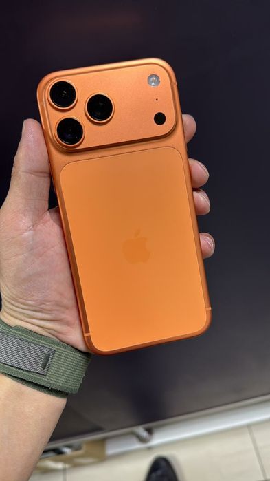 Продам Айфон 17 Pro Max.