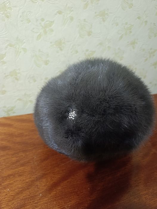 Платья и  норковая шапка