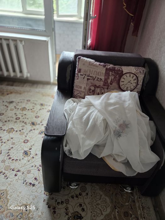 Продам диван центр 12000