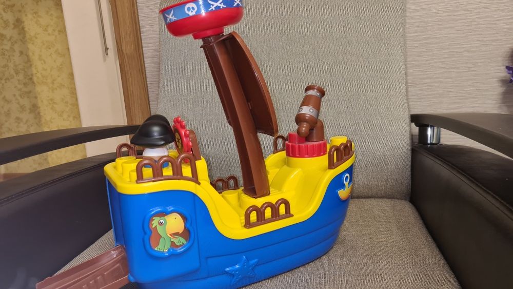 Корабль с конструктором