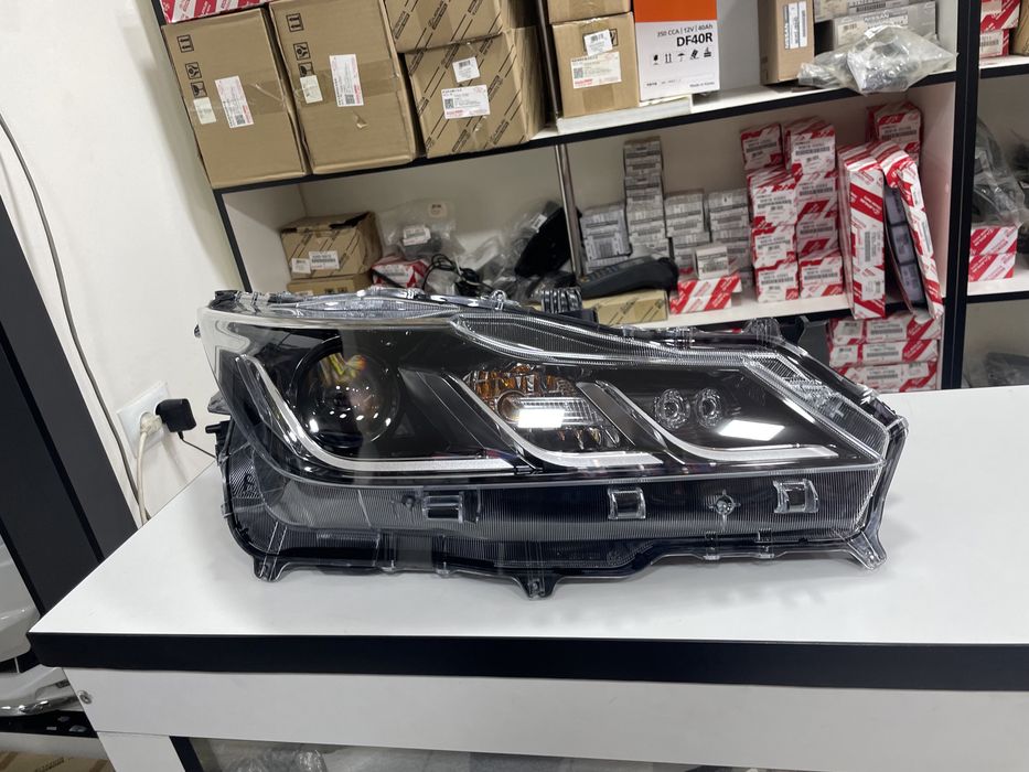 Toyota Carolla oldi orqa fara