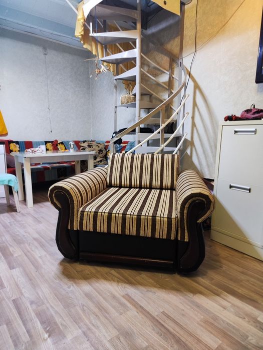 Продам диван и кресло