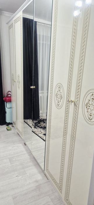 Продам шкаф для спальни, самовывоз.