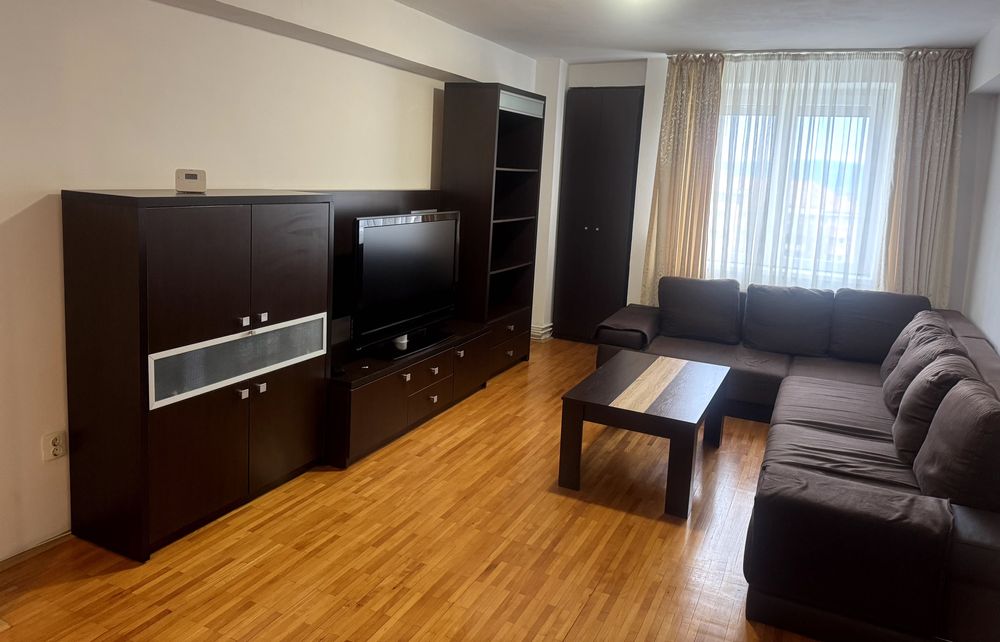 Apartament cu 3 dormitoare de închiriat-120mp.