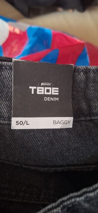 продам джинсы новые