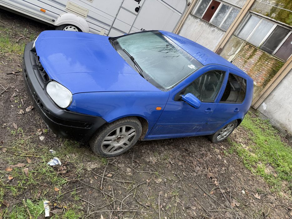 Продавам Golf 4 1.9tdi на части всичко налично
