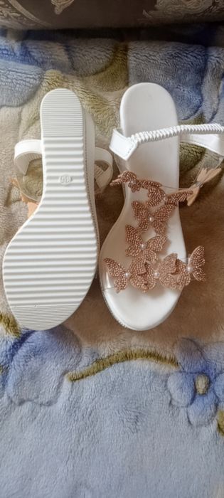 Продам стильные босоножки
