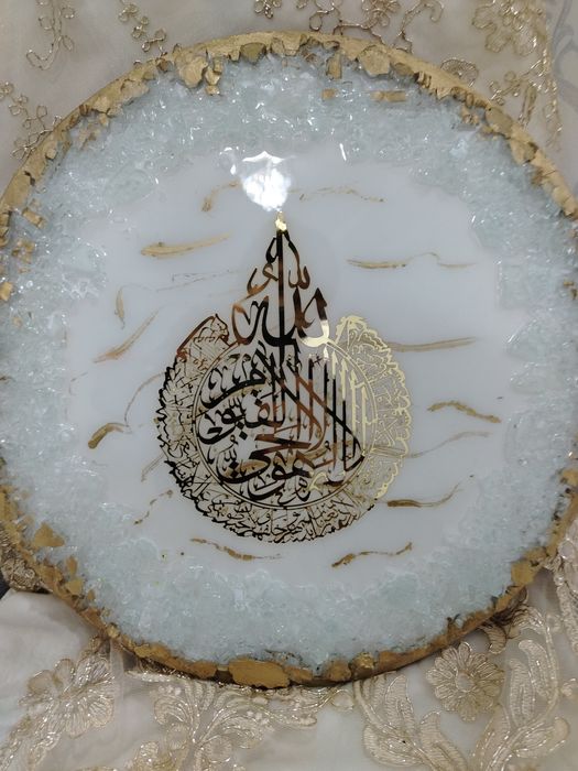 Oyatil.kursi.kartinasi qol mehnati. sinmaydi rangi ochmaydi