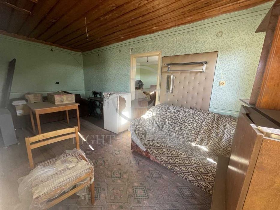 Реф. 2011 Къща с двор 2000 кв.м. / село Бяла Река