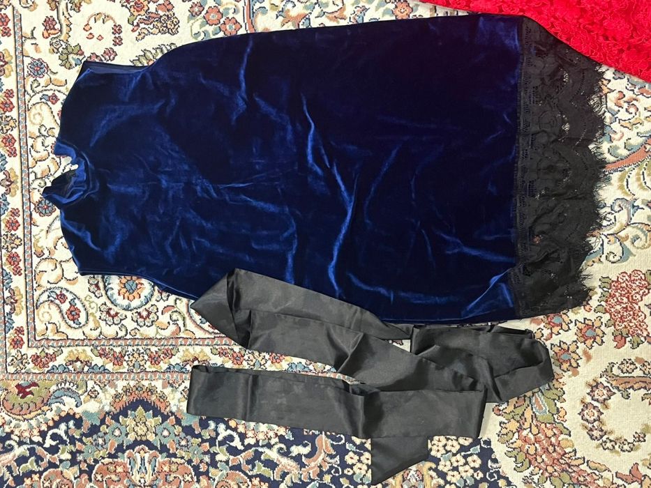 Продам платья для девочки 10-12 лет