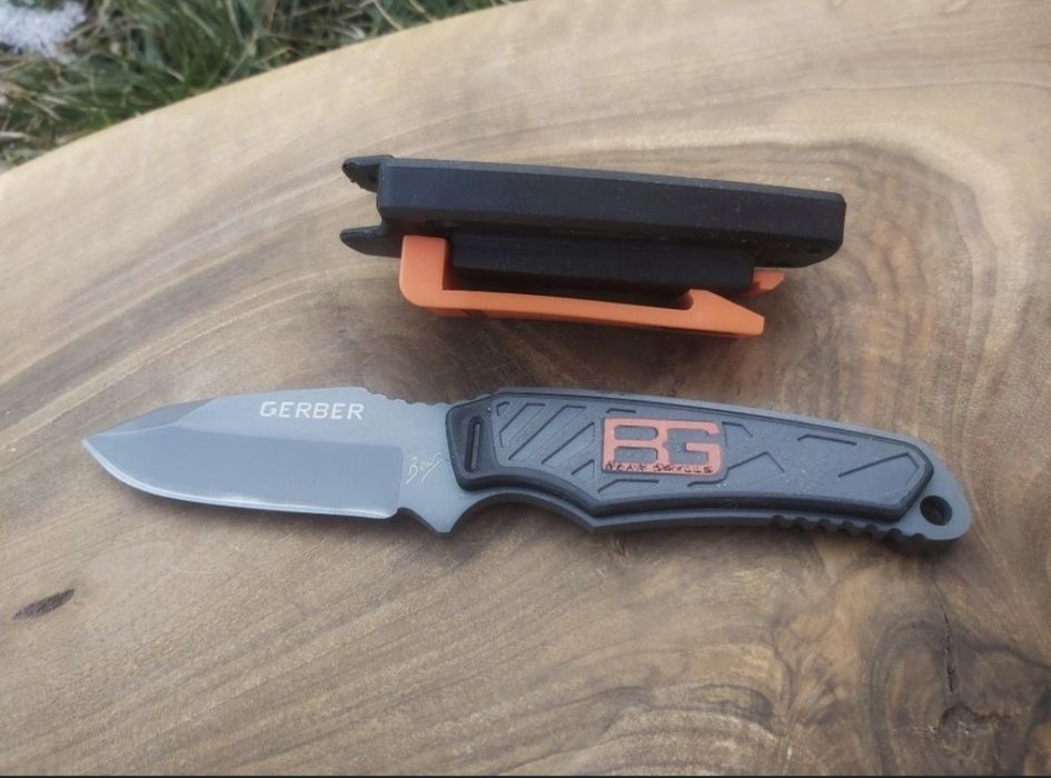 Компактен тактически нож с кания