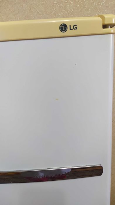 Продам двухкамерный холодильник LG
