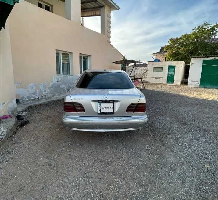 Mercedes benz E 320 W 210