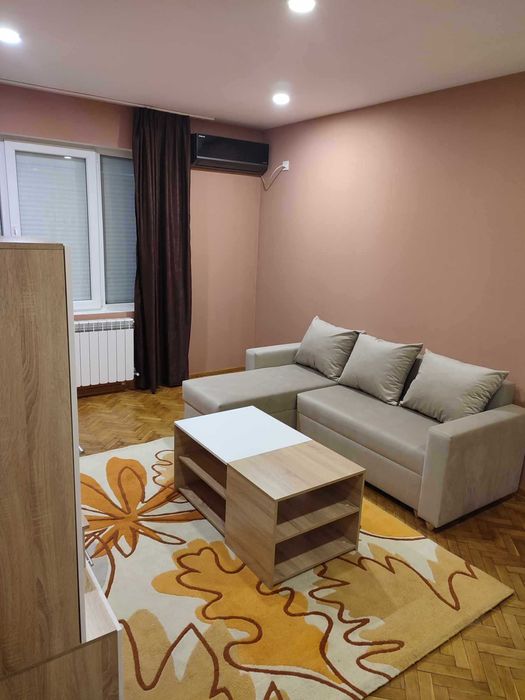 Дава се под наем Двустаен апартамент в София, Център - 60 кв.м за 765 € - Снимка #1