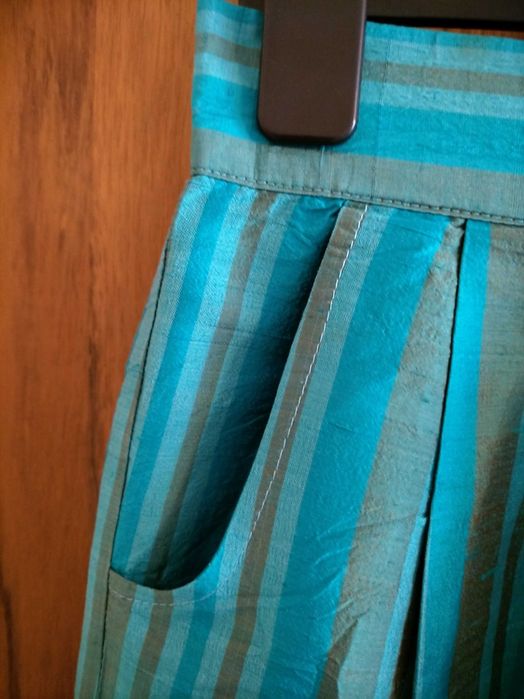 Pantaloni Poupee, din matase naturala 100%, de culoare turcoaz, mar M- 38, noi