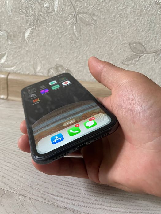 Iphone 11 . 64 gb