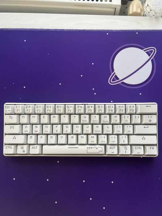 Vand tastatura qwerty
