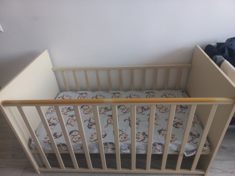 Отдам кроватку с матрасом