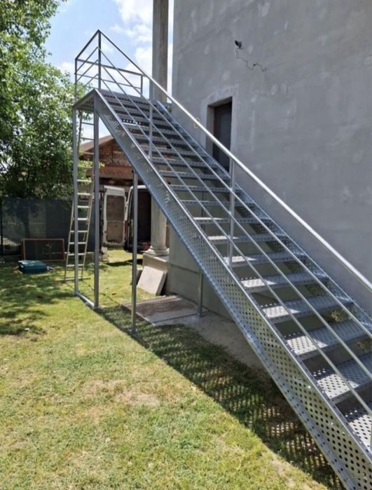Scari zincate de exterior